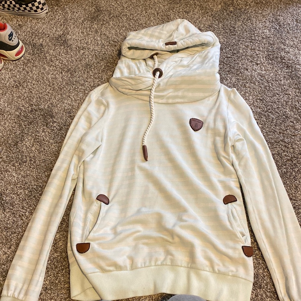 Wanakome sweater I got from buckle wore it’s couple times! Good condition!!!!!